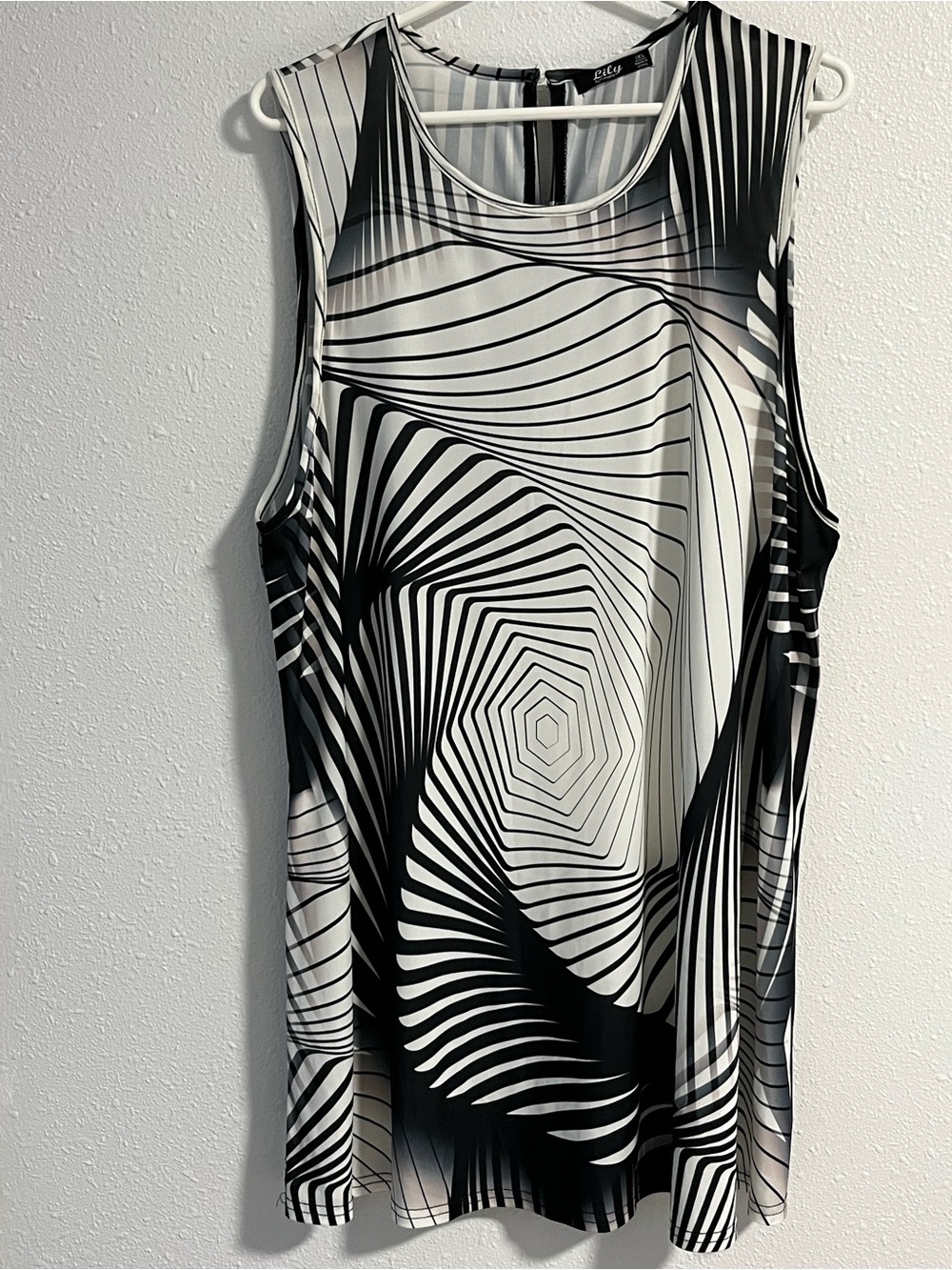 Sleeveless Black & White Geometric Print Blouse Size 1X